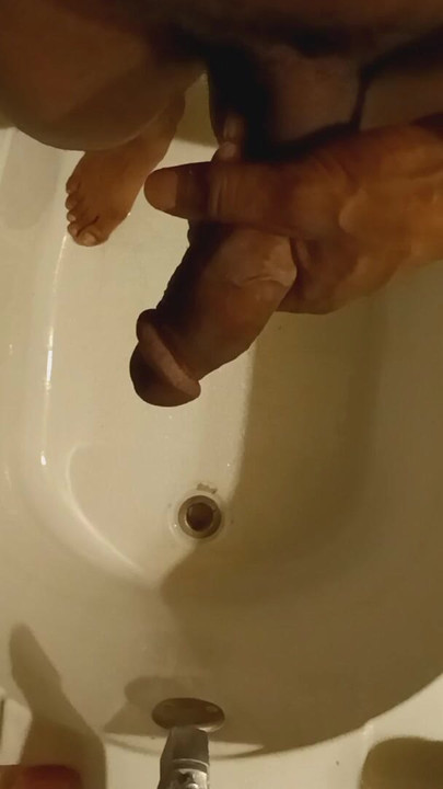 Duce masturbating