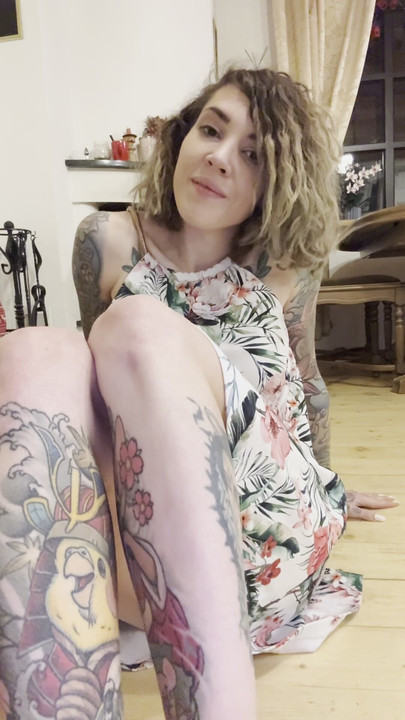 No panties alert ⚡