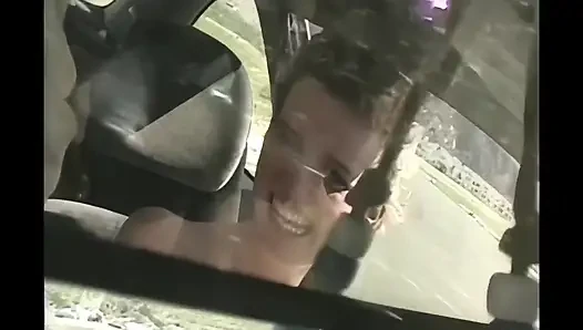 Горячая крошка грубо скачет