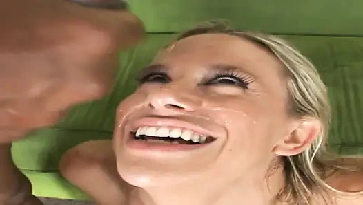Interracial-MILFs, 1_blonde mit einem dicken arsch, bekommt die hausfrau einen harten interracial fick