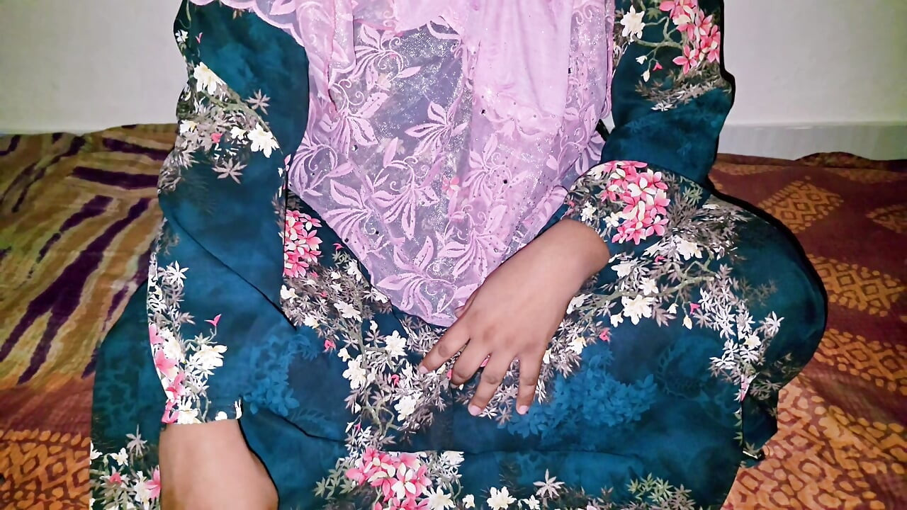 I had sex with my divorced stepsister in an empty house.