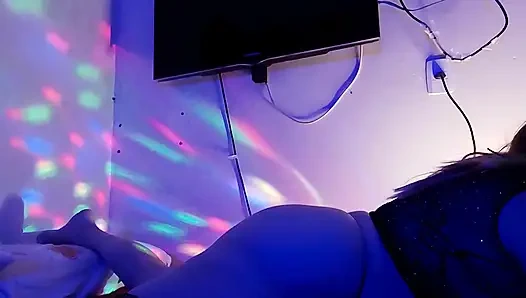 Tief im Hals, der viel Speichel hinterlässt, um ins Fell zu ficken