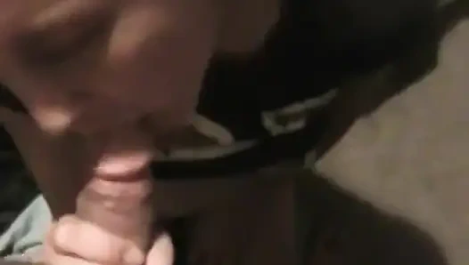 Larry выстреливает свою порцию спермы глубоко в тугую задницу шелка