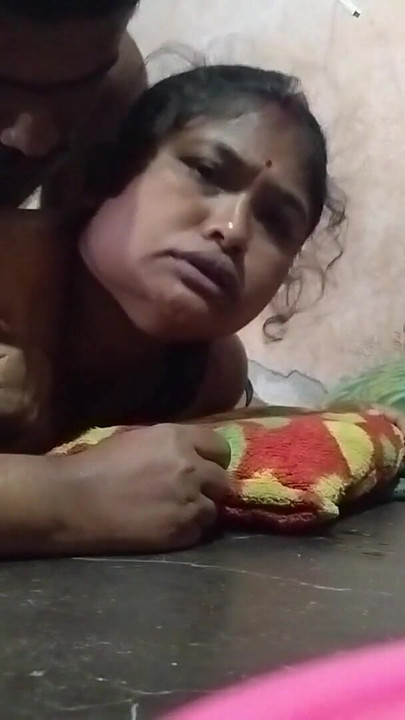 Spektakularan trenutak iz filma "Muž i žena, potpuni deshi seksi video na hindskom"