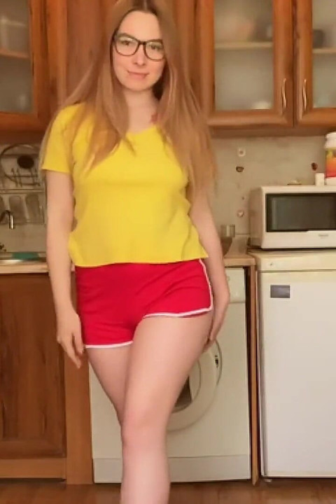 Cutie Massages Her Ass with Oil, Husband Fucked Her in the Kitchen,in Red Shorts