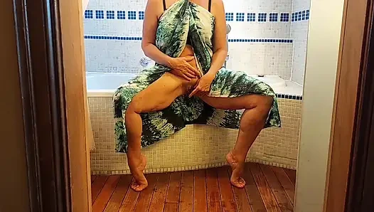 Selena lagi asik main game