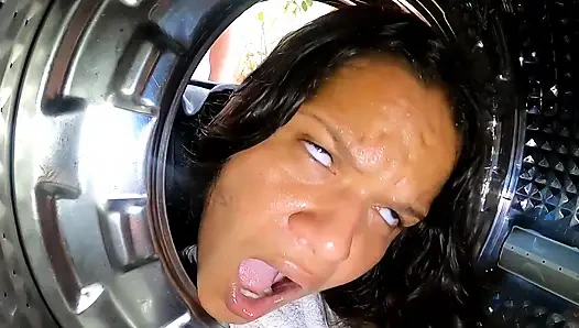 Çamaşır makinesine sıkıştım siyah yaraklı üvey oğlum benden faydalandı ve sikti