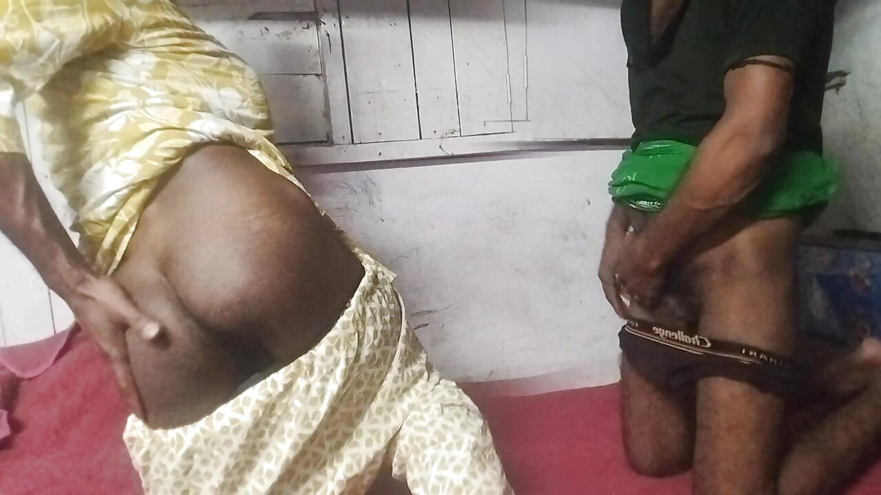 India shemale get big hard sex from the big man delhi boy