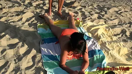 Alexandra Wett - baise gratuite pour les touristes à la plage