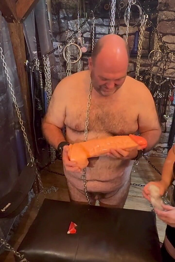 Partea 1- jucăria nouă a lui Țâțe de la un fan, cu ajutorul Domina Satana!
