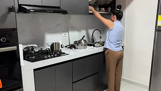 My stepsister gives me her ass in the kitchen while we're alone!