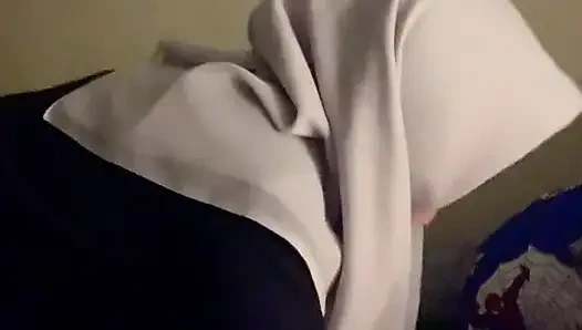 Sessizce üvey kız kardeşimin yarağını sikiyorum