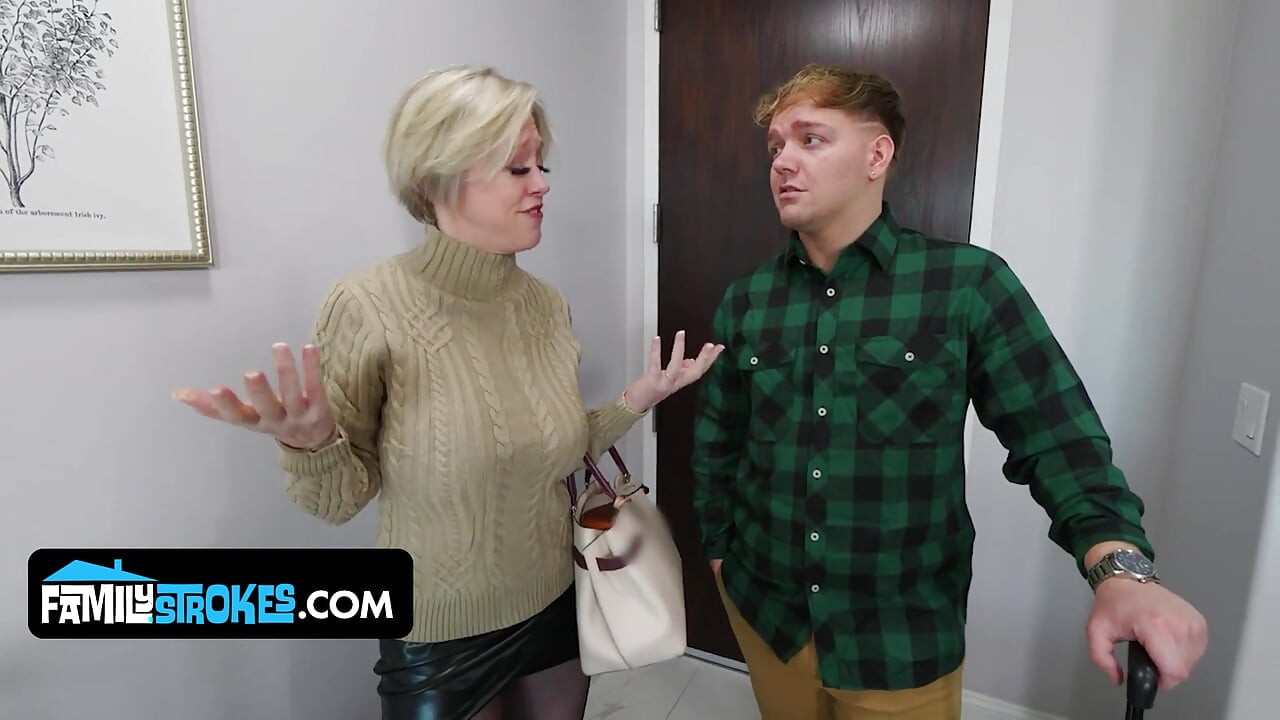Busty Curvy Stepmom Dee Williams Gets Facial From Hung Stepson