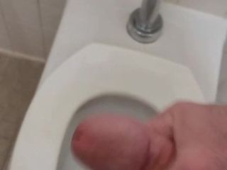 Masturbando-se em um banheiro 2