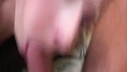 Kırmızı iç çamaşırlı esmer kadın kalın yarakla anal seks yapıyor