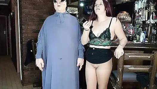 Dish Horny Alien Baru Saja Keluar Dari Ruang Angkasa