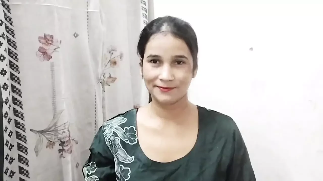 Desi aunty ko saman dene ke bahane pel diya