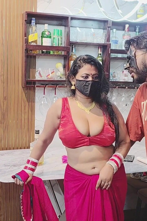 Die sexy & geile ehefrau des nachbarn mit behaarter muschi