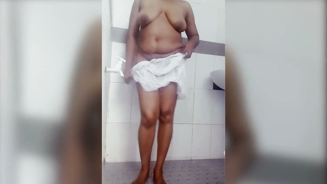 Sri Lankan Sexy Bath with Under Skirt
