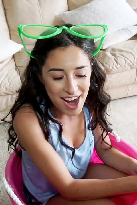 Dont Break Me - Deepthroating Latina Makes It Fit