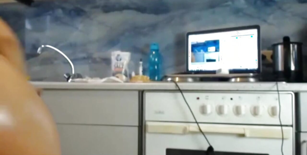 Hot Sexydea Playing on Live Webcam