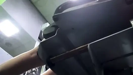 Muschi im fitnessstudio fingern, jucielussie