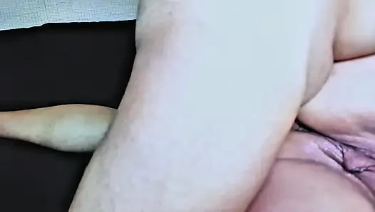 Aldatan evli kadın sadece büyük boyutlarda ve çok uzun yüze oturmalı anal seksi tercih ediyor