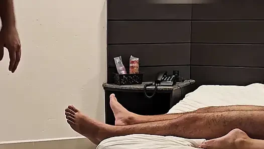 Aldatılan kocam arkadaşının yemesi için götümü açtı