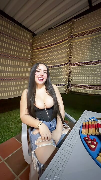 DUPĂ CE TOATĂ LUMEA A DECIS SĂ MEARGĂ ÎN CAMERELE LOR, AM FĂCUT SEX CU CEA MAI BUNĂ PRIETENĂ A IUBITEI MELE