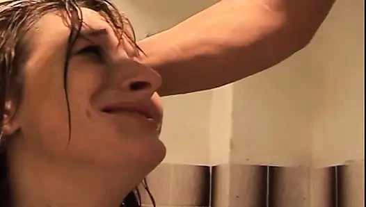 Banyoda büyük yarak emiyor