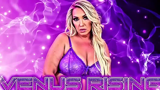 Милфа с большой шикарной задницей смотрит лицом к своему нижнему, пока она скачет на дилдо на страпоне