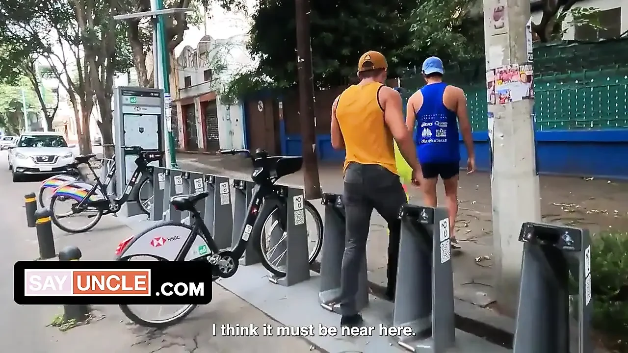 He’s Great at Giving Massages to Strangers, but His Blowjobs Are Way Better
