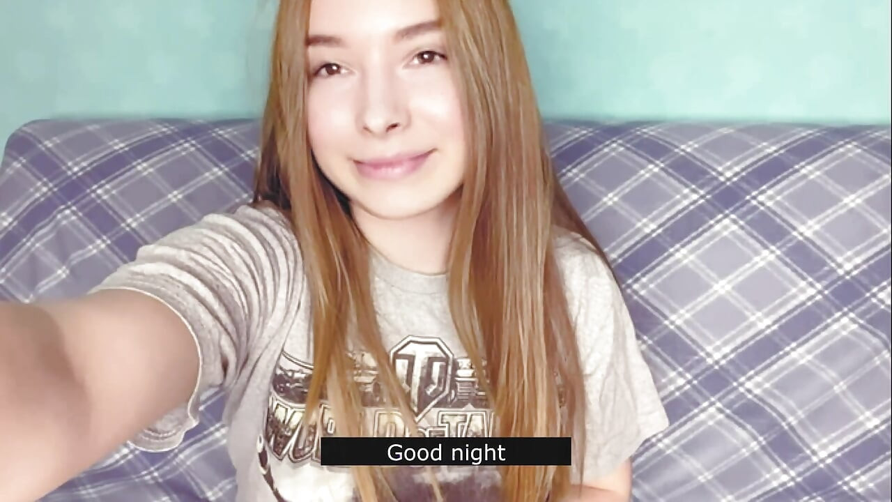 Spor taytlı sulu güzellik ıslak amcığını sıvazlıyor