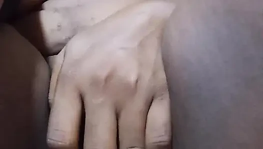 Meine rosa und saftige muschi gefingert