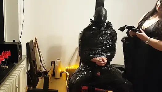 Folien-bondage-sklavin teil 2 - clingfilm mumifiziert und edging zum wahnsinn