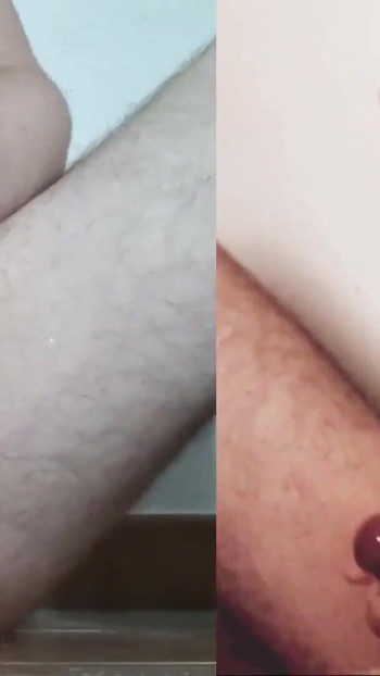「SELF PISS until ORGASM - My solo CUM and PEE Party」の象徴的な瞬間