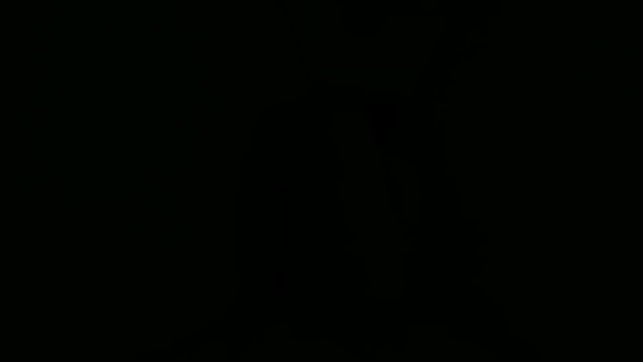 濡れた亀頭の穴が間近で広がっている!