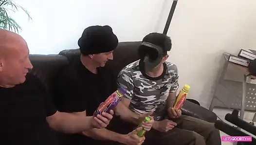 Сногсшибаительных крош трахают, несколько возбужденных мужиков