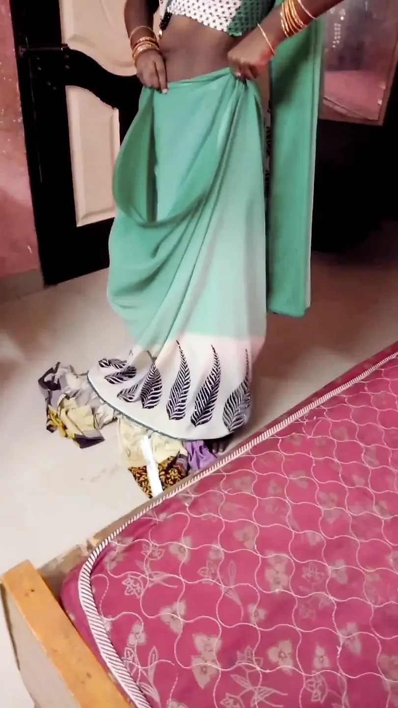 Desi Tamil Wife Renu Wet Nude Body Towel Dry & Slow Saree Dressing Tease! Indianhotwifex