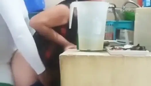 Hizmetçi patronu tarafından sikiliyor, karım neredeyse bizi yakalıyor