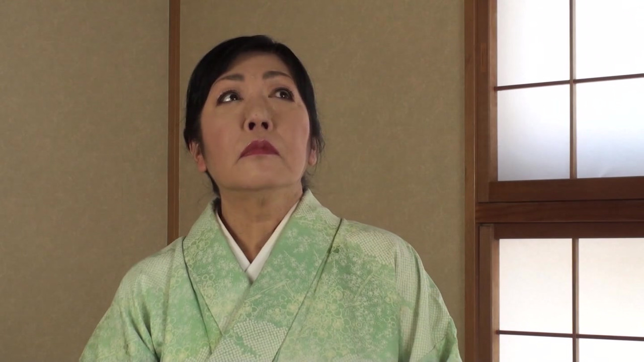 H080G02 AV vzhled 50leté zralé ženy, která dobře vypadá v japonských šatech a žije svobodný život