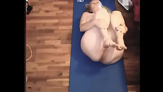 Hot MILF BBW Does Some Good Ole Naked Yoga To Jerkoff To!