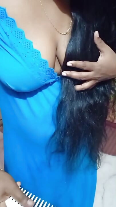 Femme desi, gros seins