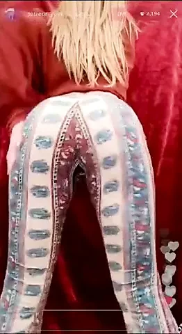 lovely shemale twerking and cumming on cam