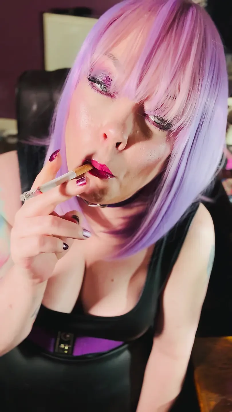 She's A Cutie Pie! The Gorgeous Stepmom Tina Snua Smoking A Quick Cigarette - Drifts Snap Inhales