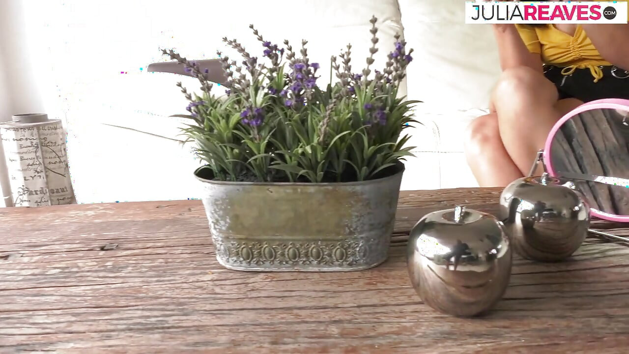 Uttejit larki bara lnd choosti hai phir viry nikalne ke lie savari karti hai