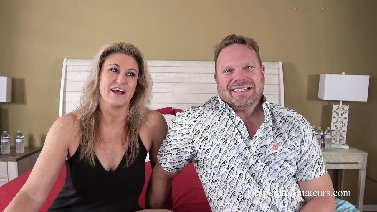 绝望的业余辣妈们的大奶子和紧致的阴户在热辣的双插大黑屌动作中被狠操