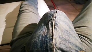 Экстремальное выпуклость в джинсах