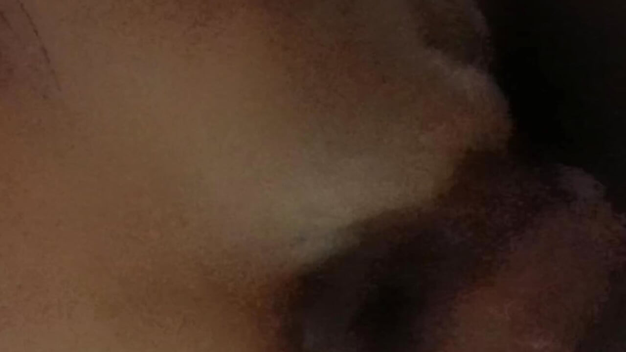 欲火中烧的妻子吮吸丈夫的鸡巴