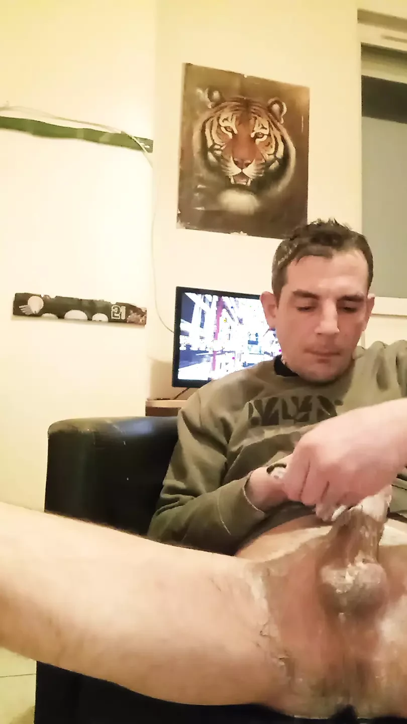 Я голю свій член і дупу